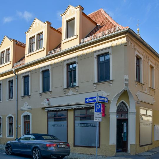 Wohnhaus in Ecklage und in geschlossener Bebauung Apothekengasse 8
