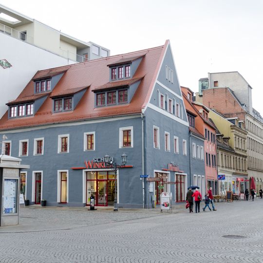 Wohnhaus in Ecklage und in geschlossener Bebauung Hauptmarkt 13