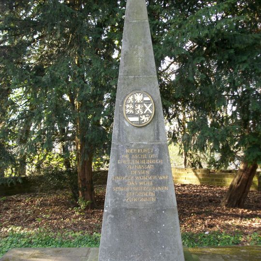 Grabmal Fürst Heinrich von Nassau-Saarbrücken