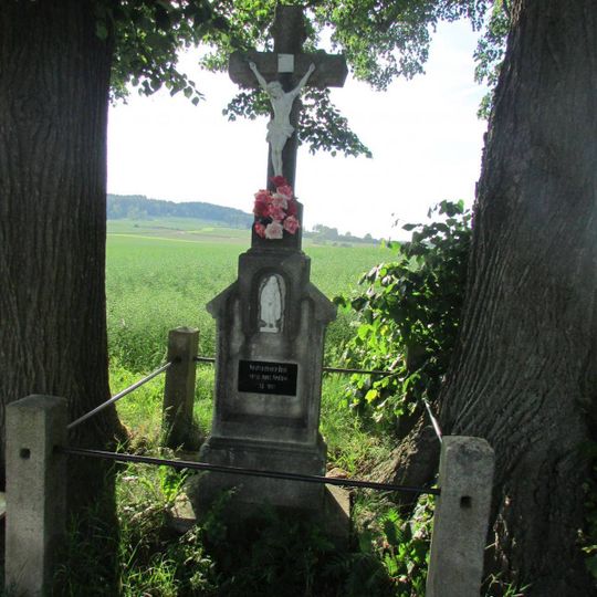 Kříž na kopci Vrcha mezí Radětínem a Krasíkovicemi