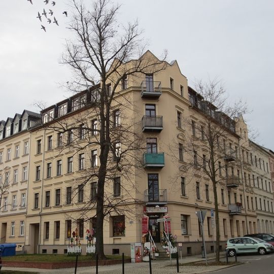 Mietshaus in geschlossener Bebauung in Ecklage, mit Vorgarten in der Salzstraße Salzstraße 29