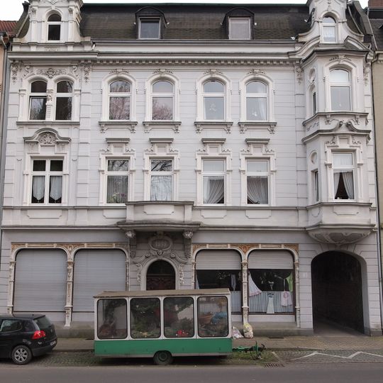 Wohn- und Geschäftshaus Bismarckstraße 83