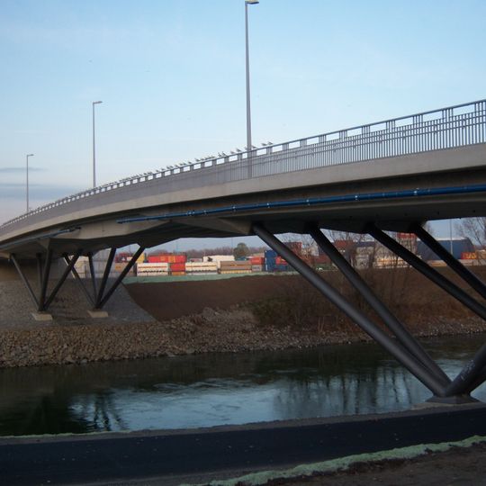 Seitenhafenbrücke