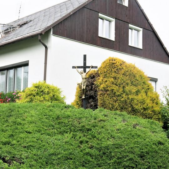 Kříž u domu U Rybníka 7/2 v Dolních Křečanech