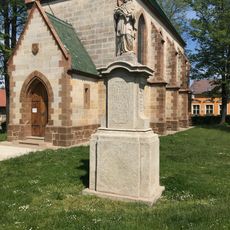 Socha svatého Jana Nepomuckého u kaple Nejsvětějšího Vykupitele v Radimi