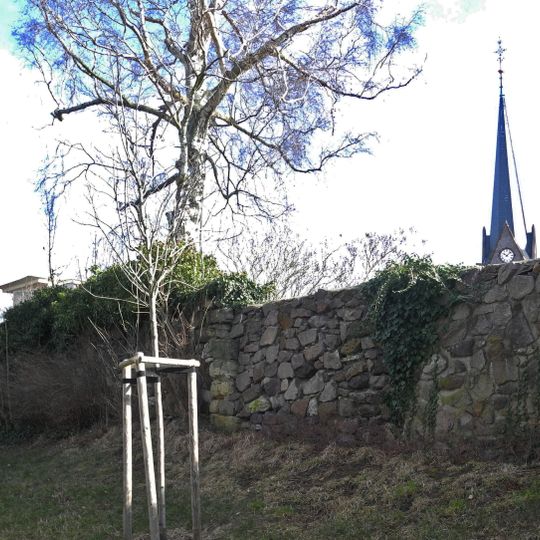 Einzeldenkmal o. g. Sachgesamtheit: Reste der historischen Stadtmauer von Wilsdruff im Bereich Töpfergasse , Gezinge und Stadtgraben Stadtgraben