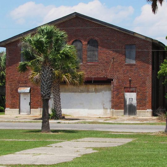 Fort Moultrie Quartermaster and Support Facilities Historic District