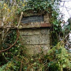 Gatepier and Guidestone at Aish Cross, corner of Aish Lane