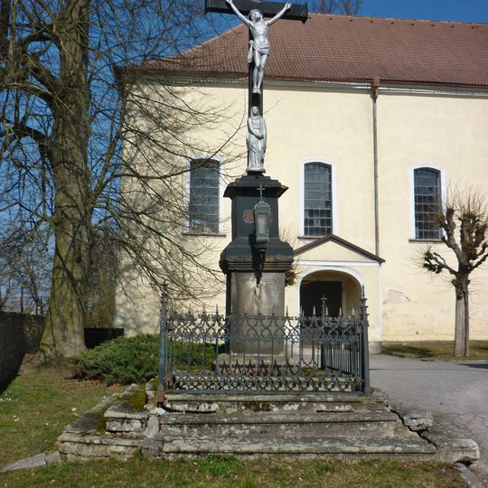 Kříž v Kunžaku u kostela