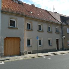 Wohnhaus in geschlossener Bebauung Dresdner Straße 13