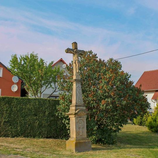 Kříž v Podolí na rozcestí
