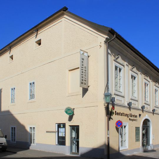 Gebäude d. städtischen Bestattung u. d. Überreste u. Mauerteile d. ehem. Bastion