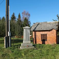 Pomník padlým v Hrabišíně v části Dolní Olešná u silnice