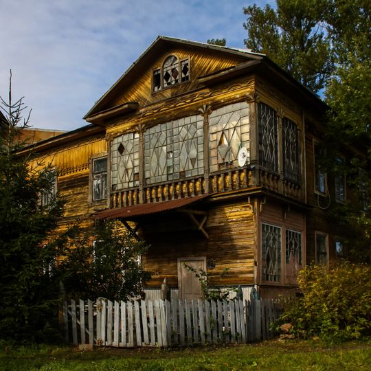 Дача деревянная