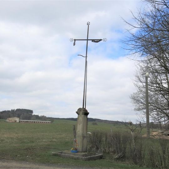 Kříž poblíž domu 120 v Lobendavě