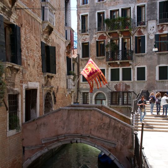 Private bridge of palazzo Pisani a Santa Marina