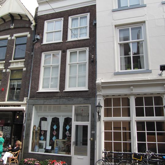 Pand met eenvoudige lijstgevel