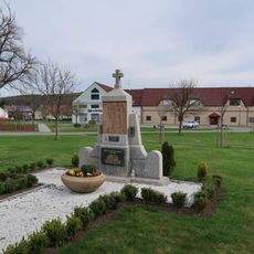 Pomník padlým v Trhových Dušníkách