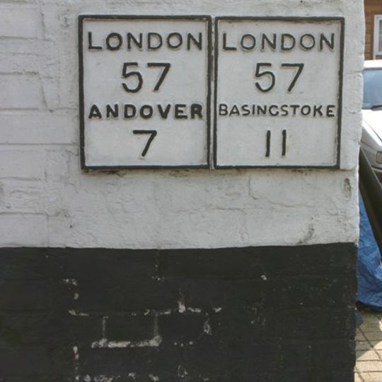Milestone, London Street, 50m W of jct of Town Mill