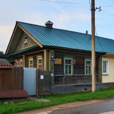 Дом, в котором жила и работала К. П. Шевелева, мастер по изготовлению глиняных игрушек (Каргополь)