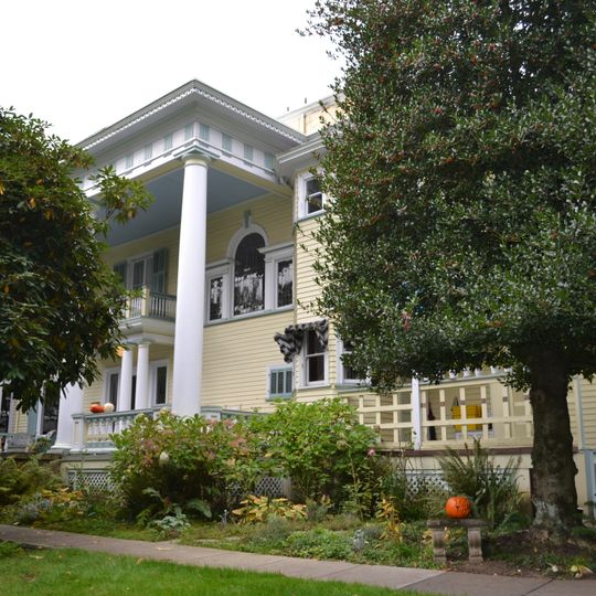 William and Annie MacMaster House