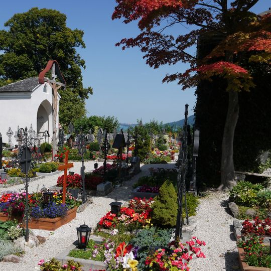 Friedhof und Fläche des ehem. karolingischen Königshofes