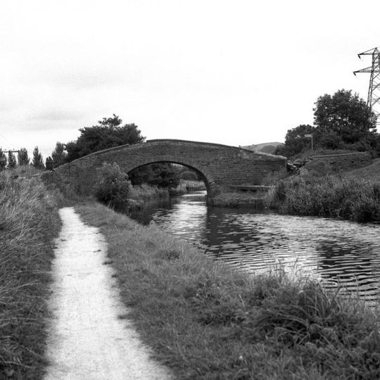 Leeds And Liverpool Canal Swinden Bridge Number 142