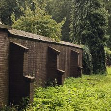 Nijenrode: nutstuin met onder meer broeikassen