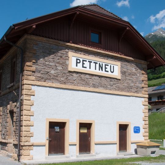 Aufnahmsgebäude Pettneu