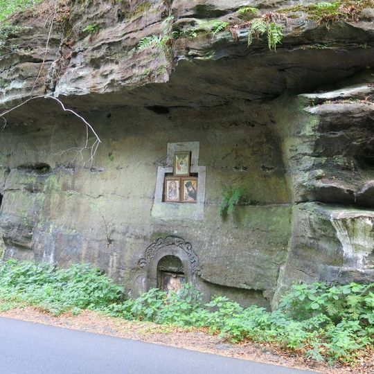 Skalní obrázky u silnice z Janova do Hřenska