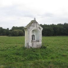 Kaplička v poli severně od Štěpánovic