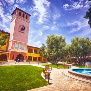 Movie studios: the largest production complexes, guided tours and behind the scenes