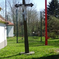 Kříž u kaple v Olší