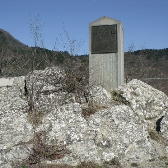 Cippo alla Battaglia del Monte Altuzzo