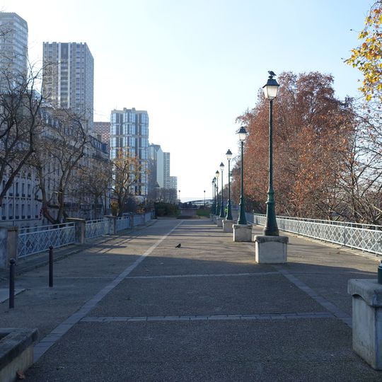 Promenade du quai de Grenelle – Square des Martyrs-Juifs