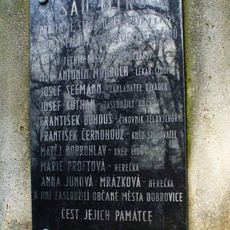 Pomník významných osobností v Sadě míru v Dobrovici