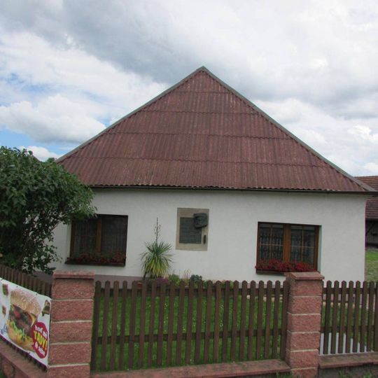 Pamětní deska na rodném domě sochaře Františka Bílka v Chýnově