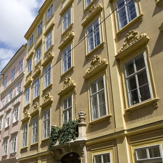 Bürgerhaus, Zu den sechs Schimmeln