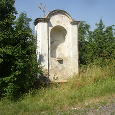 Výklenková kaplička u silnice z Doksan do Dolánek