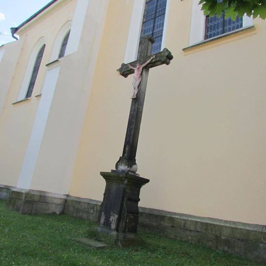 Kříž vedle kostela sv. Filipa a Jakuba v Žirovnici