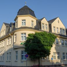 Wohnhaus in halboffener Bebauung und Ecklage Schumannstraße 1