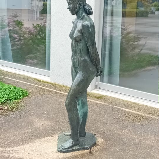 Skulptur „Frau stehend“