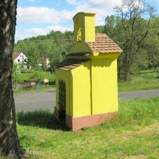 Kaple na návsi ve Větrušicích