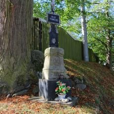 Kříž u křižovatky v Mrvicích