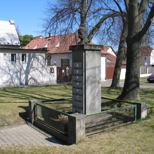 Pomník padlým ve světových válkách v Pleteném Újezdu