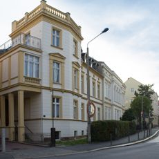 Wohnhaus, nach links freistehend, mit Vorgarten Schützenstraße 13