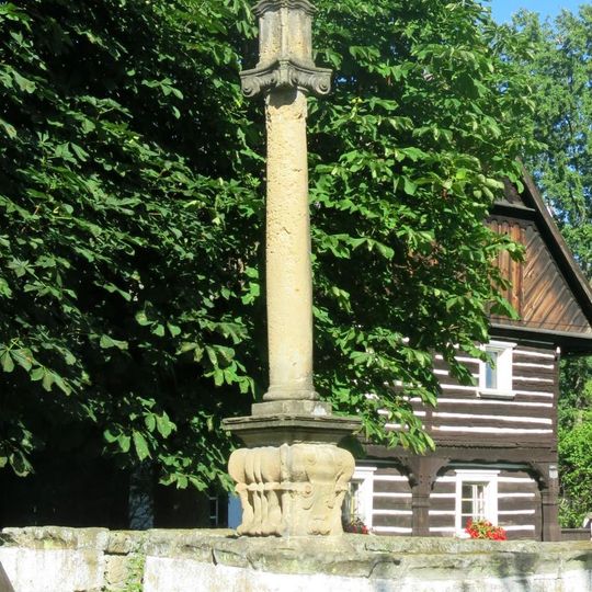 Fountain with column shrine in Lhota