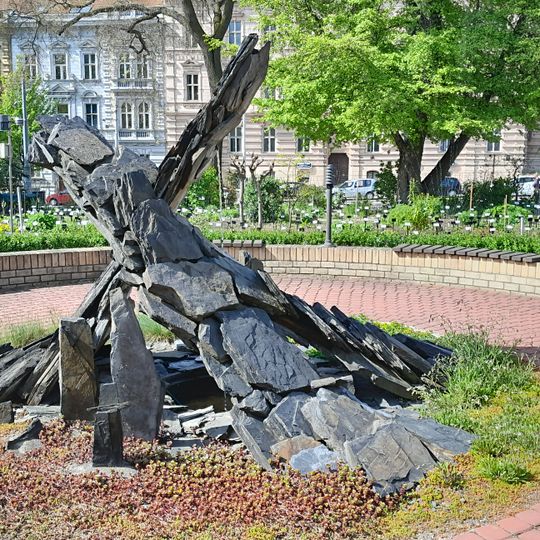 Plastika Portály živlů v botanické zahradě v Brně