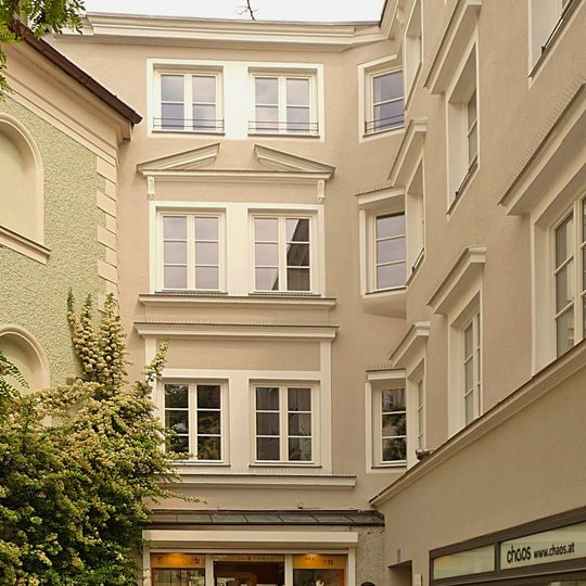 Wohn- und Geschäftshaus