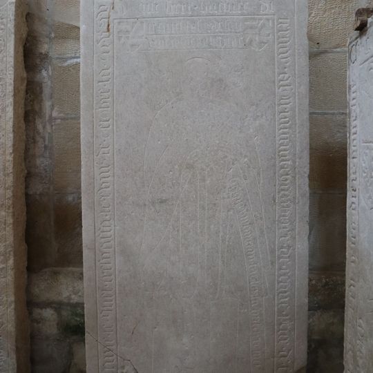 Dalle funéraire d'Hugues de Ternay à Saint-Seine-l'Abbaye